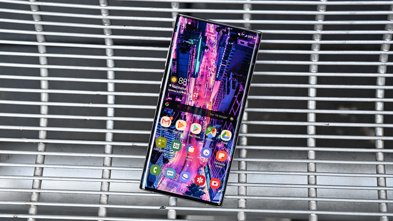 Illustration to an article entitled If You Need to Buy the Galaxy Note 10+